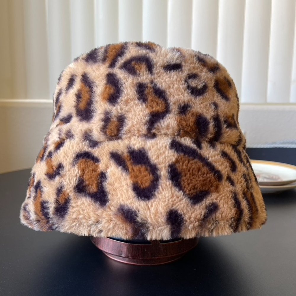 Leopard Furry Bucket Hat
